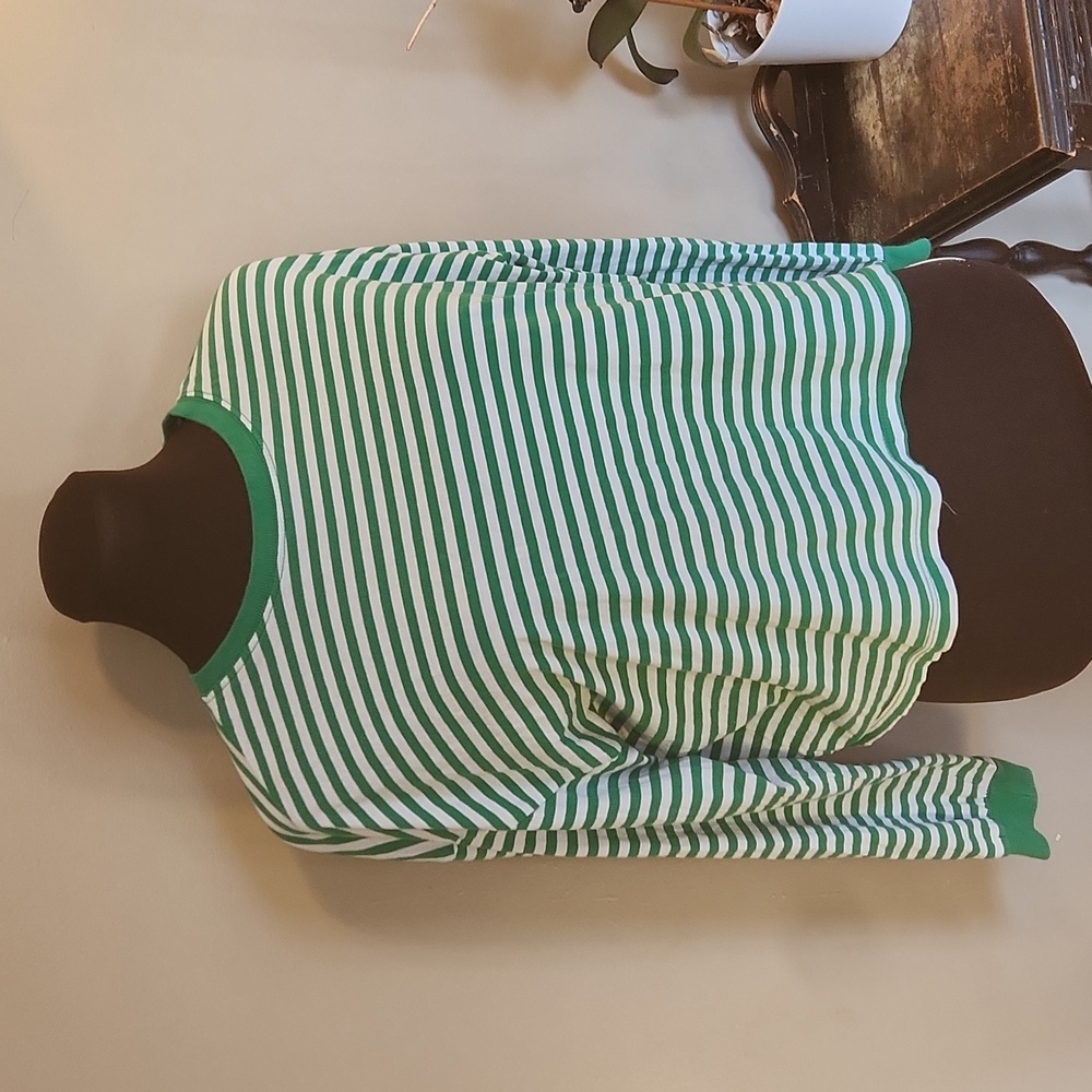 H&M, cropped tee, size Medium.